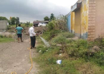 रोगराईपासून बचावासाठी नागरिकांनी परिसर स्वच्छ ठेवावा; कवठे येमाईचे उपसरपंच उत्तम जाधव यांचे आवाहन