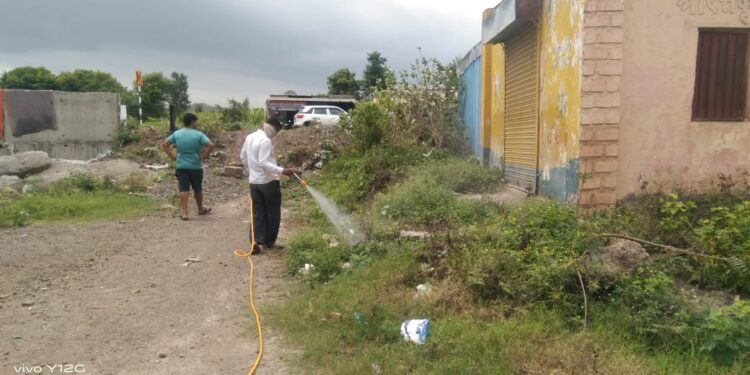 रोगराईपासून बचावासाठी नागरिकांनी परिसर स्वच्छ ठेवावा; कवठे येमाईचे उपसरपंच उत्तम जाधव यांचे आवाहन