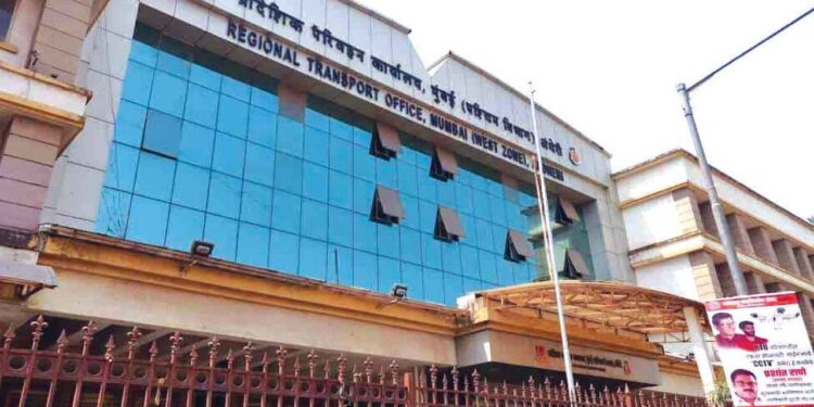 ‘पोलीस’, ‘पोलिसांचे बोधचिन्ह’ अथवा ‘महाराष्ट्र शासन’ वाहनावर लिहाल, तर कारवाईला सामोरे जाल