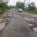 खड्डेच खड्डे चोहीकडे……मग रस्ता गेला कुणीकडे…?