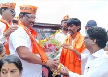 मराठा आरक्षणासाठी शांतता रॅली : मराठा योद्धा मनोज जरांगे यांच्याकडून वीर धाराऊ माता गाडे पाटील यांच्या शिवकालीन समाधी स्थळाचे घेन्यात आले दर्शन