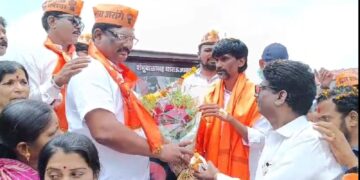 मराठा आरक्षणासाठी शांतता रॅली : मराठा योद्धा मनोज जरांगे यांच्याकडून वीर धाराऊ माता गाडे पाटील यांच्या शिवकालीन समाधी स्थळाचे घेन्यात आले दर्शन