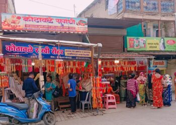 Bhor : लाडक्या बहिणींची राखी खरेदीसाठी बाजारात तुरळक गर्दी