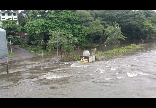 सावधान! पावसाचा जोर वाढतोय, नदीकाठच्या गावांना सतर्कतेचा इशारा