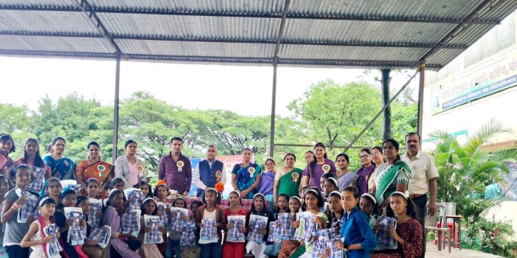 स्तुत्य उपक्रमः गर्ल्स हायस्कूल व ज्युनिअर कॉलेज भोरमध्ये मोफत गणवेशाचे वाटप