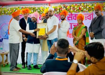 सामाजिक कार्याची दखल: डॅा. अण्णाभाऊ साठे युवा प्रेरणा पुरस्कारातील समाजभूषण पुरस्काराने साहिल काझी सन्मानित