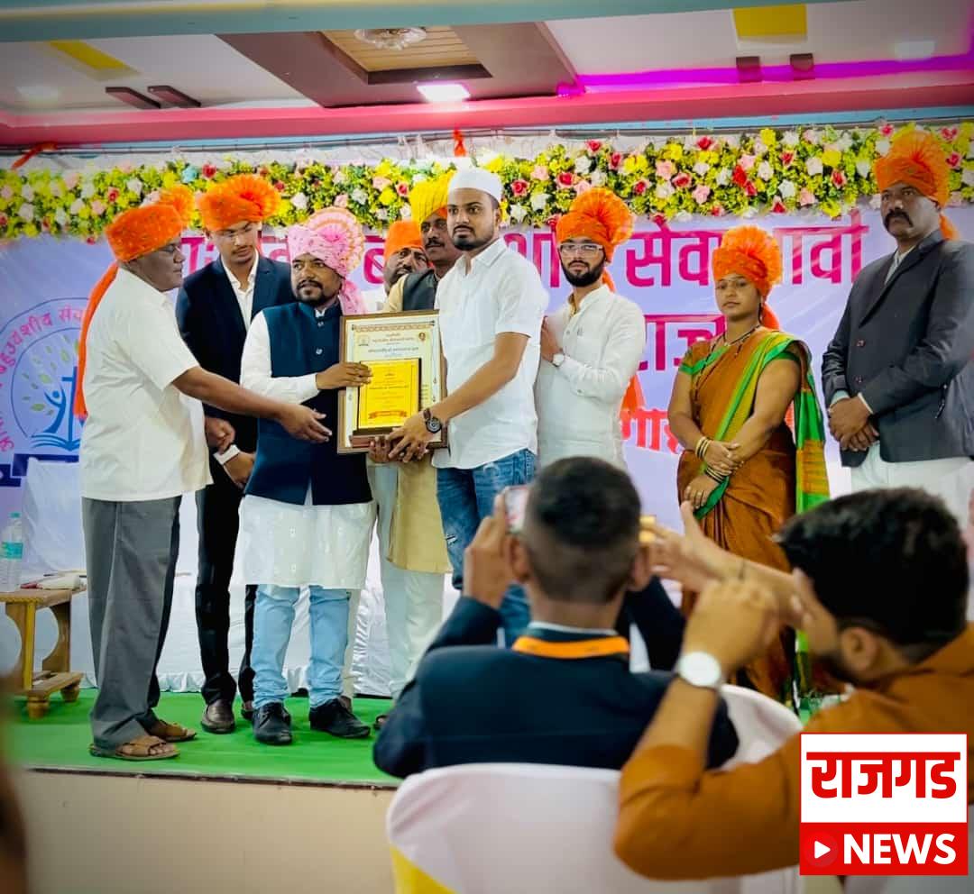 सामाजिक कार्याची दखल: डॅा. अण्णाभाऊ साठे युवा प्रेरणा पुरस्कारातील समाजभूषण पुरस्काराने साहिल काझी सन्मानित