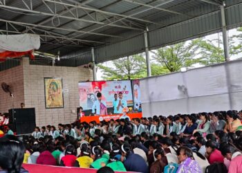 बाप समजून घेताना….. विद्यार्थ्यींनीना अश्रू अनावर; वसंत हंकारेंची व्याख्यानमाला, मुले-मुली-पालकांचा उस्फुर्त सहभाग