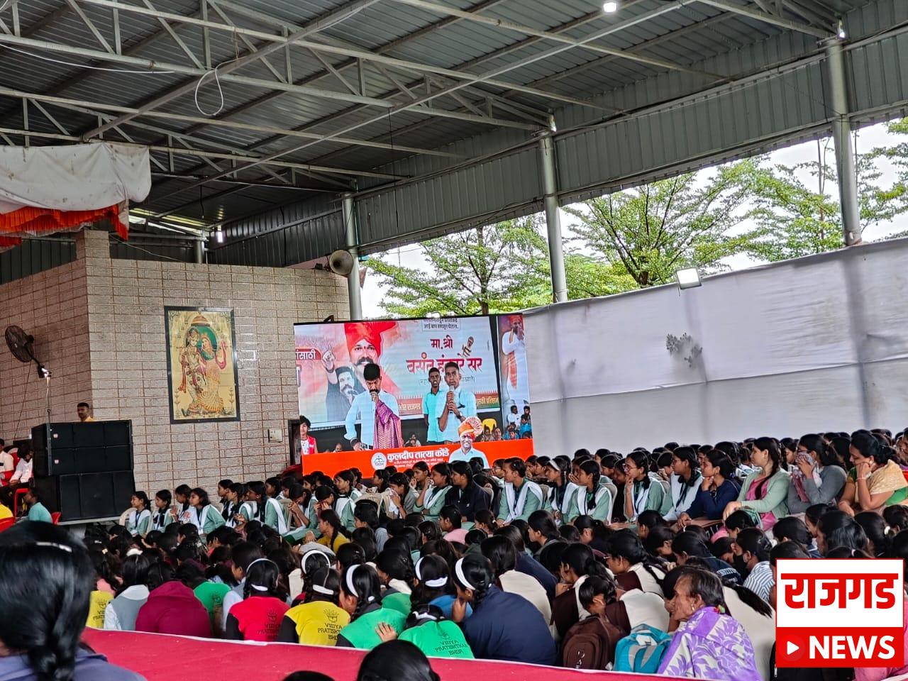 बाप समजून घेताना….. विद्यार्थ्यींनीना अश्रू अनावर; वसंत हंकारेंची व्याख्यानमाला, मुले-मुली-पालकांचा उस्फुर्त सहभाग