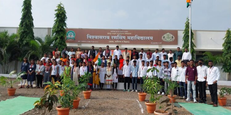 इंदापूरः विश्वासराव रणसिंग महाविद्यालयात स्वातंत्र्य दिन मोठ्या उत्साहात साजरा
