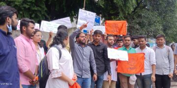 Pune: विद्यार्थी परिषदेकडून मुख्यमंत्री ममता बॅनर्जी यांच्या राजीनाम्याची मागणी