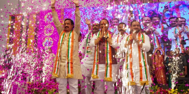 Pune: राष्ट्रवादीची जनसन्मान यात्रा; विकास कामांना गती द्या: उपमुख्यमंत्री अजित पवार यांचे आधिकाऱ्यांना आदेश