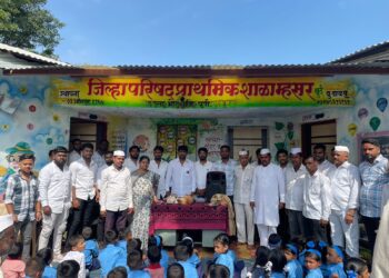 Bhor: आर. आर. विद्यालयाच्या माजी विद्यार्थ्यांकडून म्हसरच्या शाळेस शालेय उपयोगी वस्तूंचे वाटप