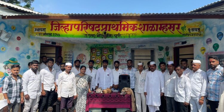 Bhor: आर. आर. विद्यालयाच्या माजी विद्यार्थ्यांकडून म्हसरच्या शाळेस शालेय उपयोगी वस्तूंचे वाटप