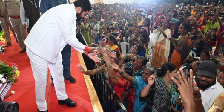 Pune: लाडकी बहिण योजनेचा शुभारंभ, मुख्यमंत्री-उपमुख्यमंत्री सहभागी