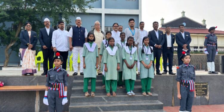 Bhor: कॅनरा(Canera)बँकेने केली गरीब विद्यार्थ्यांना आर्थिक मदत