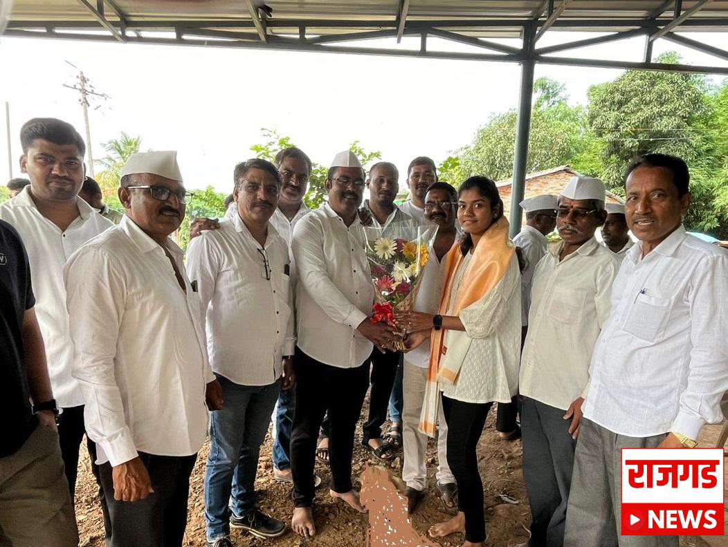 Jogavadi: सामाजिक कार्यकर्त्याची मुलगी बनली पोलीस