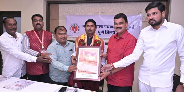 पत्रकारांकरिता स्वतंत्र आर्थिक विकास महामंडळाची स्थापन करावी: वसंत मुंडे यांची मागणी