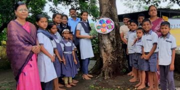वाठारः झाडांना राखी बांधून विद्यार्थ्यांनी दिला वृक्षसंवर्धनाचा संदेश