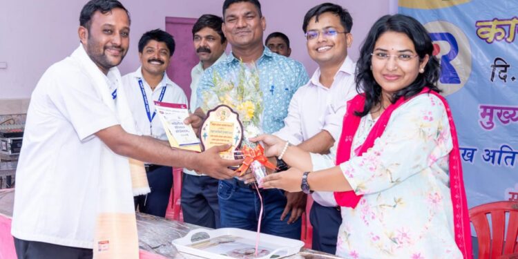 यवतः राहुल अवचट यांना उत्कृष्ट माहिती अधिकार २०२४ पुरस्कार प्रदान