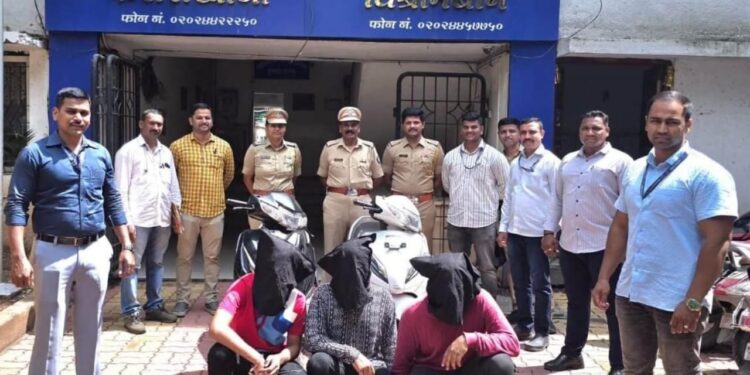 पुणेः सोन्याची चेन चोरणाऱ्या चोरट्यांना पोलिसांनी ठोकल्या बेड्या; विश्रामबाग पोलिसांची कामगिरी