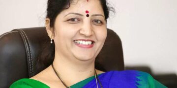 Breaking News: रुपाली चाकणकरांची महिला अध्यक्षपदावरुन हकालपट्टी करावी; पुण्यातील महिलांचे मुख्यमंत्र्यांना निवेदन