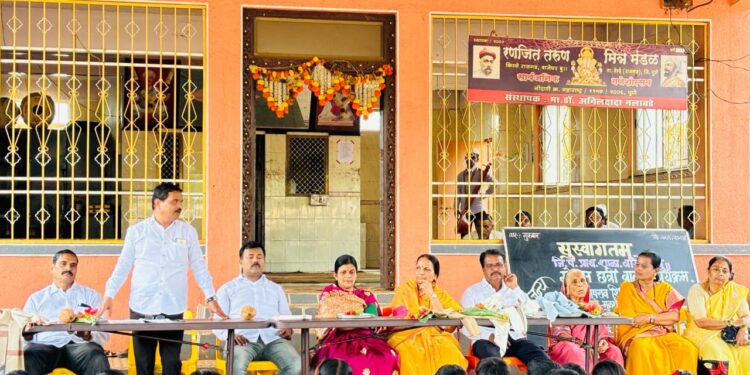 राजगडः उपमुख्यमंत्री अजित पवार यांच्या वाढदिवसानिमित्ताने २००० छत्र्यांचे मोफत वाटप