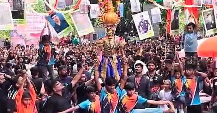 अभिनव उपक्रमः पुण्यात वंदे मातरम् संघटनेच्या वतीने ‘पुस्तक दहीहंडी’ साजरी; अनाथलयांना पुस्तकांचे वाटप