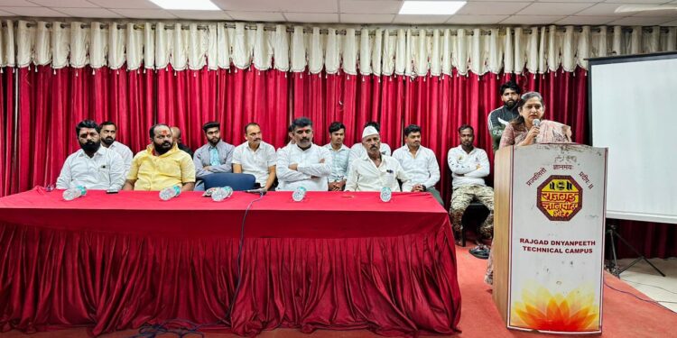 जनजागृतीः छत्रपती शिवाजी इंजिनिअरिंग महाविद्यालयात सर्पांविषयी विद्यार्थ्यांना मार्गदर्शन