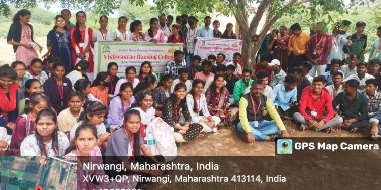 श्रमदानः रणसिंग महाविद्यालयाच्या विद्यार्थ्यांनी केली मंदिर परिसराची स्वच्छता आणि वृक्षारोपण