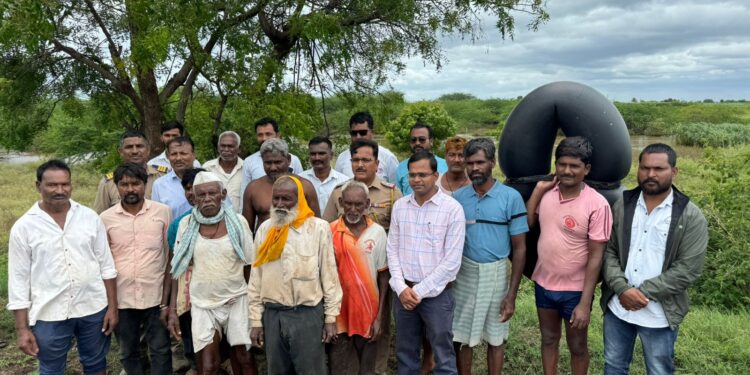 फलटणः कुरण बेटावर अडकलेल्या तिघांना शोधण्यात यश; ड्रोनच्या मदतीने बचावकार्य यशस्वी