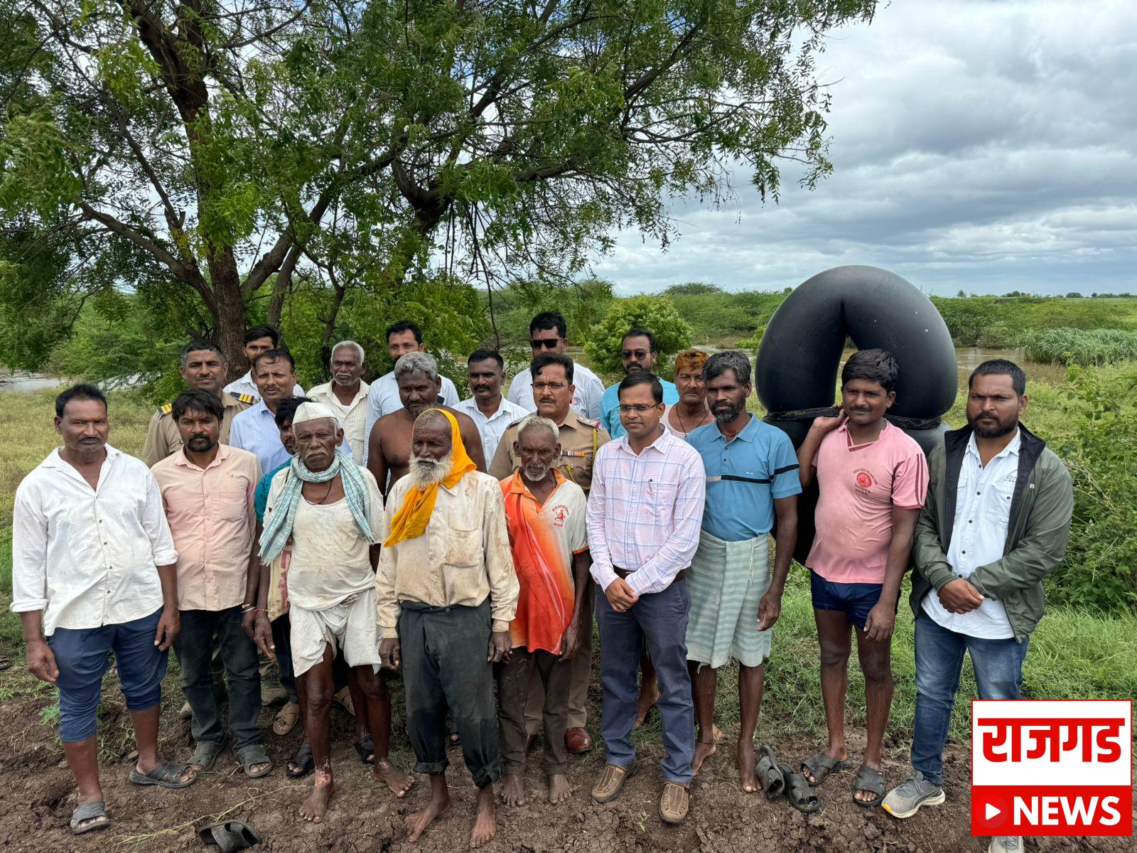 फलटणः कुरण बेटावर अडकलेल्या तिघांना शोधण्यात यश; ड्रोनच्या मदतीने बचावकार्य यशस्वी