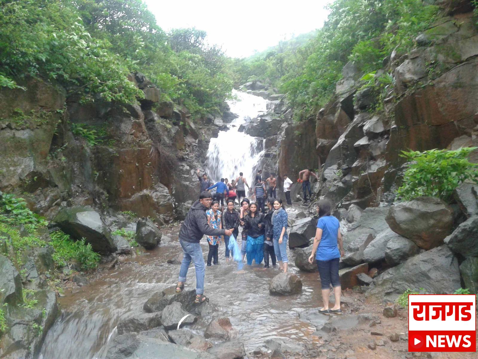 पर्यटनः वरंधा आणि नीरा देवघर येथील धबधब्यांवर ‘सेल्फी पॅाईंट’; शासनाच्या वैशिष्ट्यपूर्ण योजनेतून मंजूरी