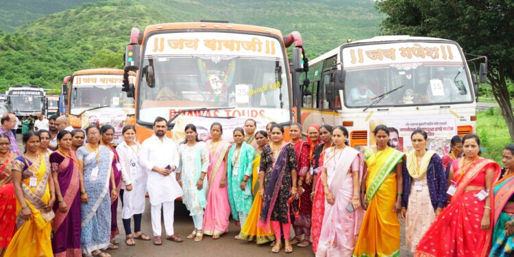 अध्यात्मिक यात्राः अडीच हजार माहिला आंबाबाई आणी बाळूमामाच्या चरणी लीन; किरण दगडे पाटील यांचा उपक्रम