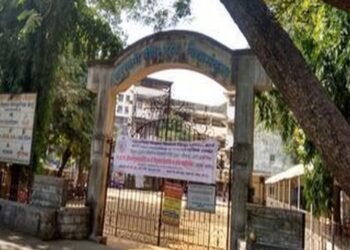 संतपाजनकः विद्यार्थ्याला शिक्षिकेने केली पट्टीने मारहाण; मुलाच्या डोक्यातून रक्तस्त्राव, ठाण्यातील शाळेतील प्रकार