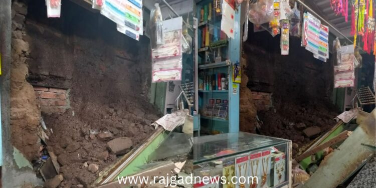 Breking News : भोरमध्ये बांधकामस्थळी भिंत कोसळली, शेजारील दुकानाचे नुकसान