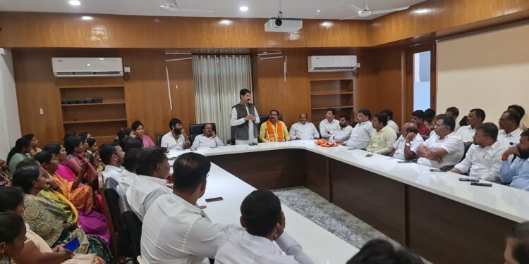 वेध विधानसभेचेः साताऱ्यात शिवसेना शिंदे गटाकडून विधानसभेच्या मोर्चे बांधणीला सुरूवात; लाडक्या बहिणींशी होणार संवाद: जिल्हाध्यक्षांनी घेतली कार्यकर्त्यांची बैठक