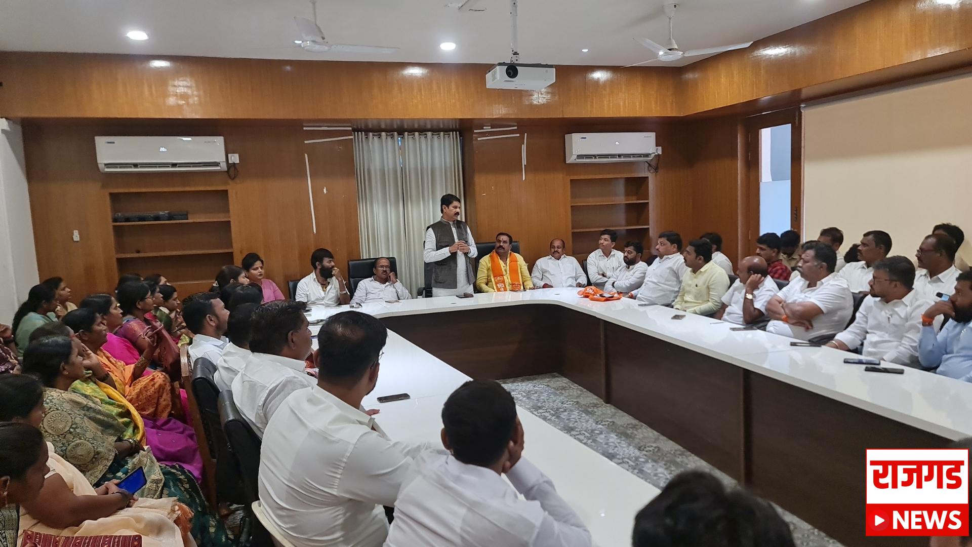 वेध विधानसभेचेः साताऱ्यात शिवसेना शिंदे गटाकडून विधानसभेच्या मोर्चे बांधणीला सुरूवात; लाडक्या बहिणींशी होणार संवाद: जिल्हाध्यक्षांनी घेतली कार्यकर्त्यांची बैठक