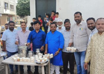 जेजुरीः मुस्लिम बांधवांनी केले मसाला दूधाचे वाटप; सामाजिक भावना जपत दिल्या ईद-ए-मिलाद, अनंत चतुर्दशीच्या शुभेच्छा