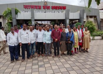 बस चालक ,वाहक संपाने , प्रवासी “ना घरका न घाटका”