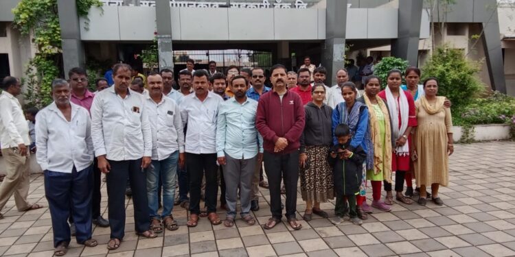 बस चालक ,वाहक संपाने , प्रवासी “ना घरका न घाटका”