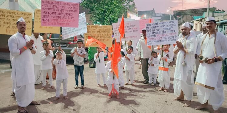 गणेश विसर्जन -भोलावडेतील तरूणांनी जपला वारकरी सांप्रदायाचा वारसा, गणेश विसर्जनात लहान चिमुकले बनले वारकरी