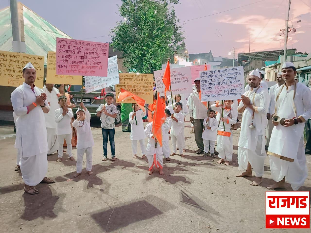 गणेश विसर्जन -भोलावडेतील तरूणांनी जपला वारकरी सांप्रदायाचा वारसा, गणेश विसर्जनात लहान चिमुकले बनले वारकरी