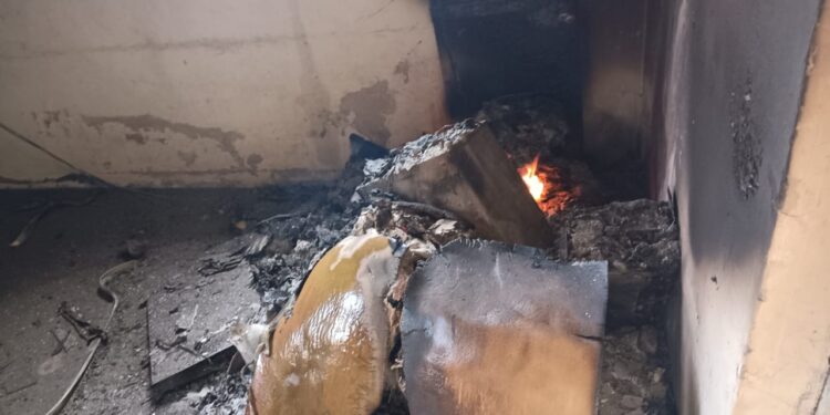 Breking News : भोंगवली ग्रामपंचायत कार्यालयाला आग; कागदपत्र भस्मसात, कारण अस्पष्ट