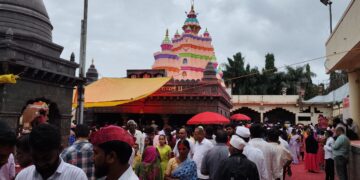 पुरंदरः श्रीनाथ म्हस्कोबाच्या नावानं चांगभलं, सवाई सर्जाच्या नावानं चांगभलं; भाविकांच्या जयघोषात वीरनगरी दुमदुमली