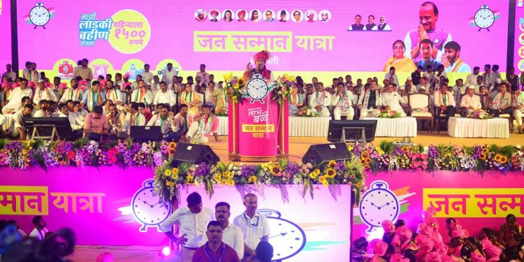 अजित पवारांचं होम पीचवर शक्तिप्रदर्शन, संपूर्ण बारामती न्हालं गुलाबी रंगात