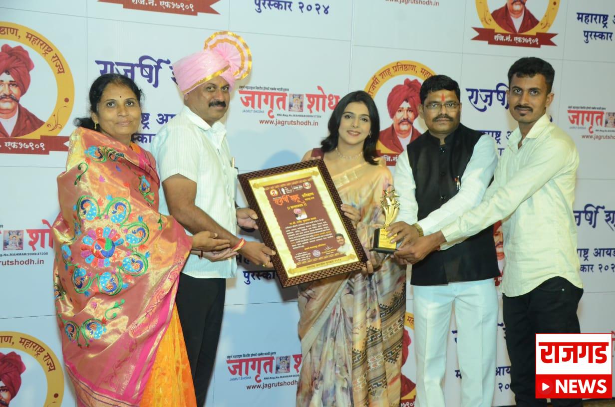 सन्मानः ग्रामविकास अधिकारी राजेंद्र सात्रस यांना महाराष्ट्र आयडॉल २०२४ पुरस्कार प्रदान