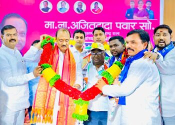 पक्षप्रवेशः बारामतीत अजितदादांच्या प्रमुख उपस्थितीमध्ये विक्रम (पंत) थोरात यांच्यासह अनेकांची दादांना साथ