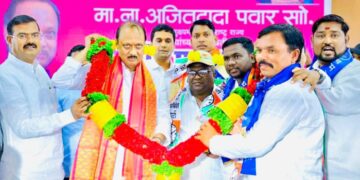 पक्षप्रवेशः बारामतीत अजितदादांच्या प्रमुख उपस्थितीमध्ये विक्रम (पंत) थोरात यांच्यासह अनेकांची दादांना साथ