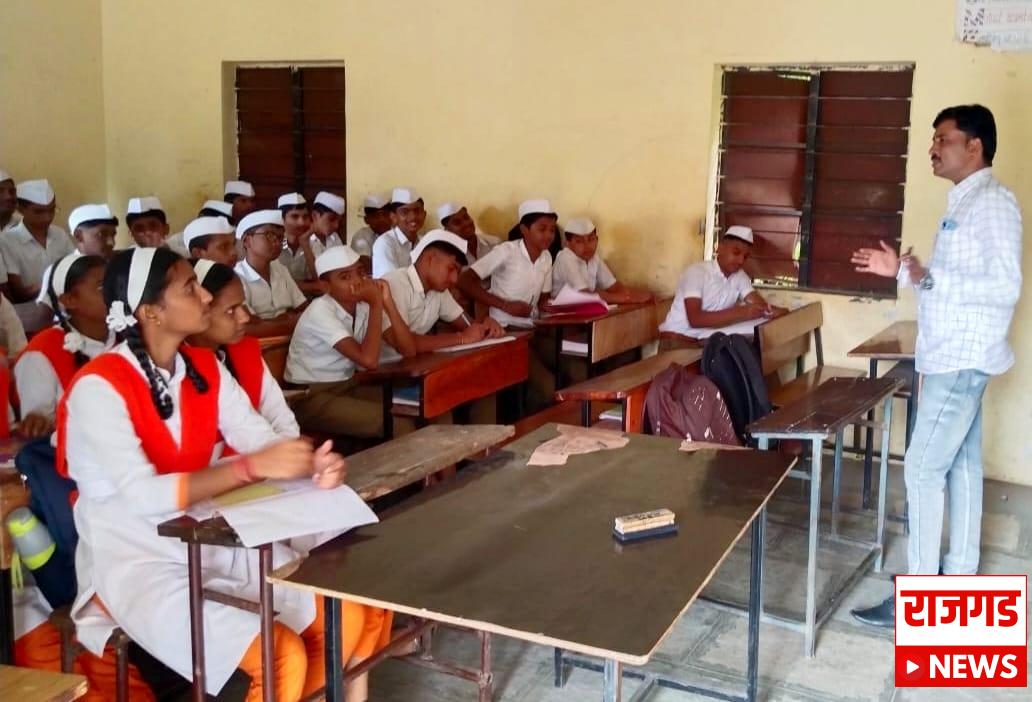 पालक बनले शिक्षक: शिक्षक दिनाचे औचित्य साधत केंदुरच्या ढवळे हायस्कूलमधील अनोखा उपक्रम